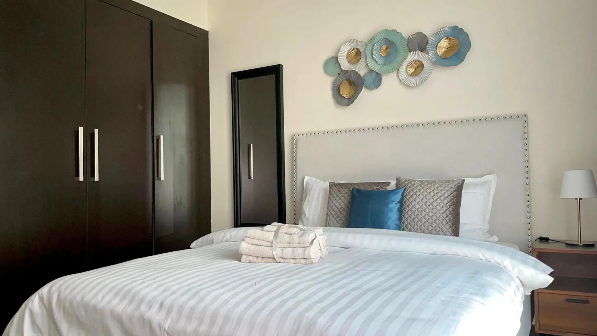 Elite Lux Holiday Homes - Two Bedroom Apartment Direct Metro Access In Al Furjan, Dubai